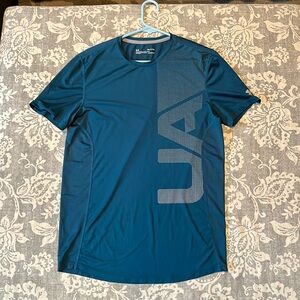 Mens under armor short sleeve teal jersey. Heat gear. Size small.